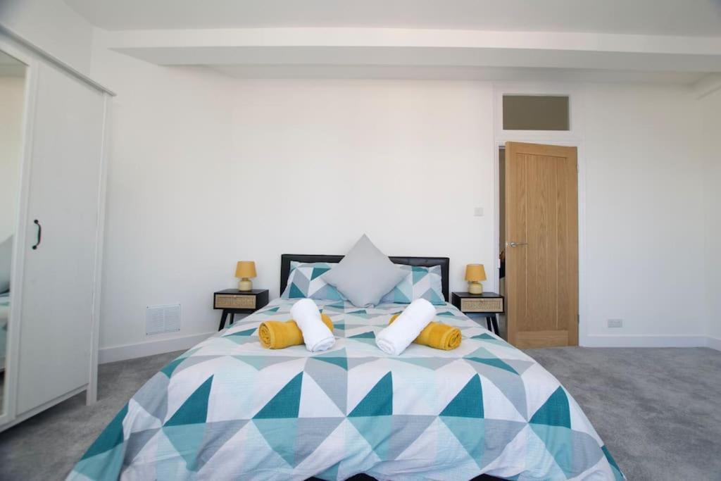 Beautiful Large 3-Bed Coastal Flat With Parking. Apartment Frinton-on-Sea Exterior photo